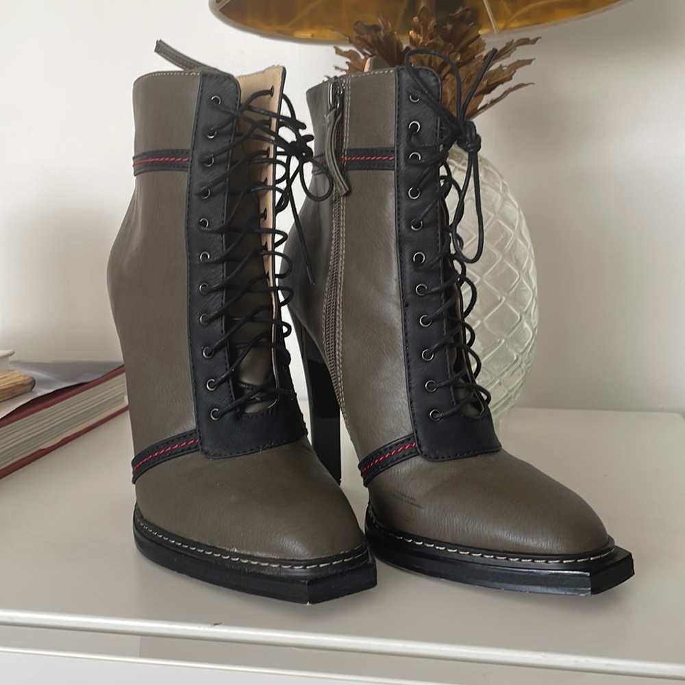 GX | Gwen Stefani Green boots in 7.5